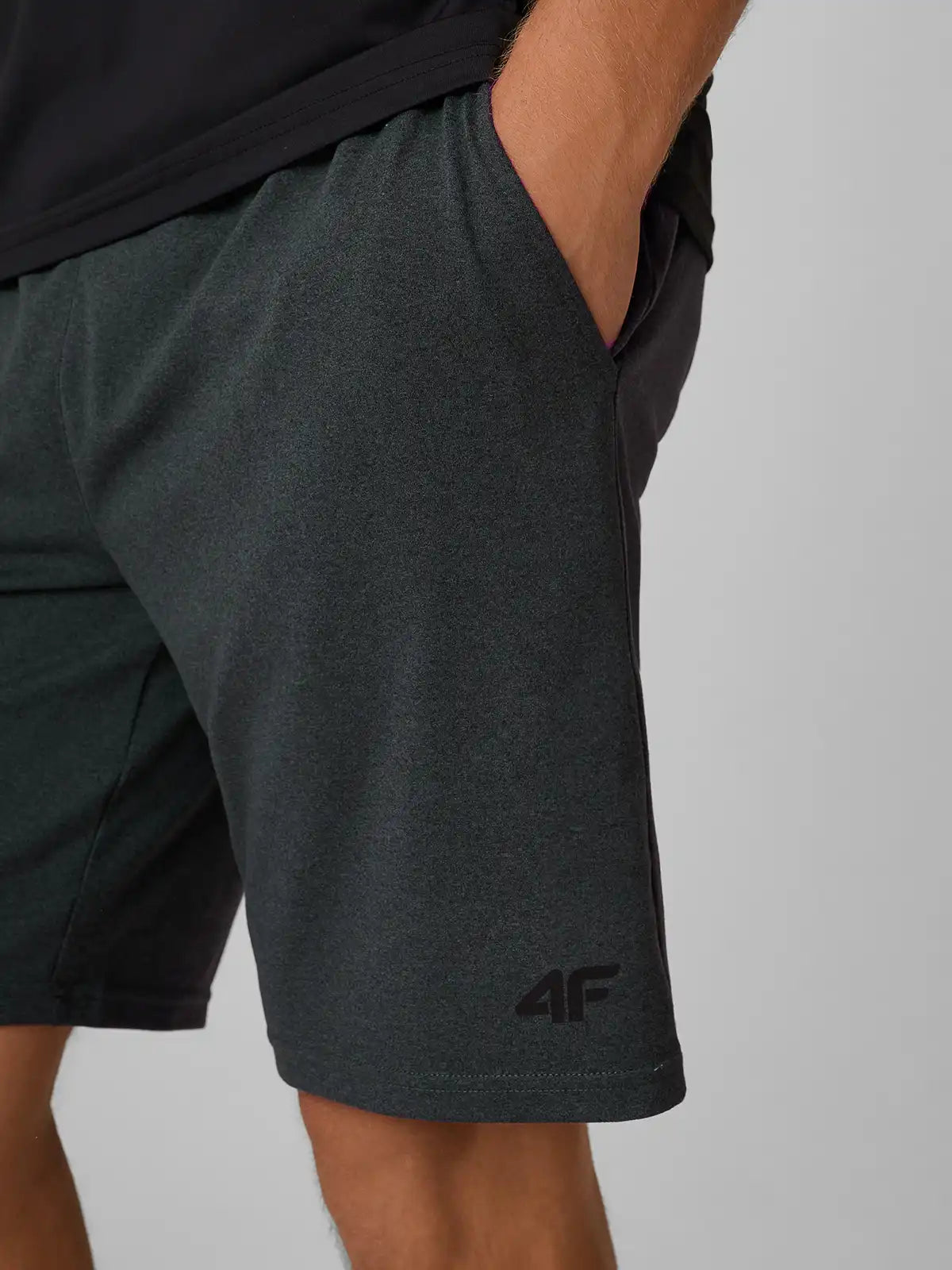 Pantaloni scurți de fitness pentru bărbați 4F  M1671 4FWAW26TFSHM1671 anthracite melange