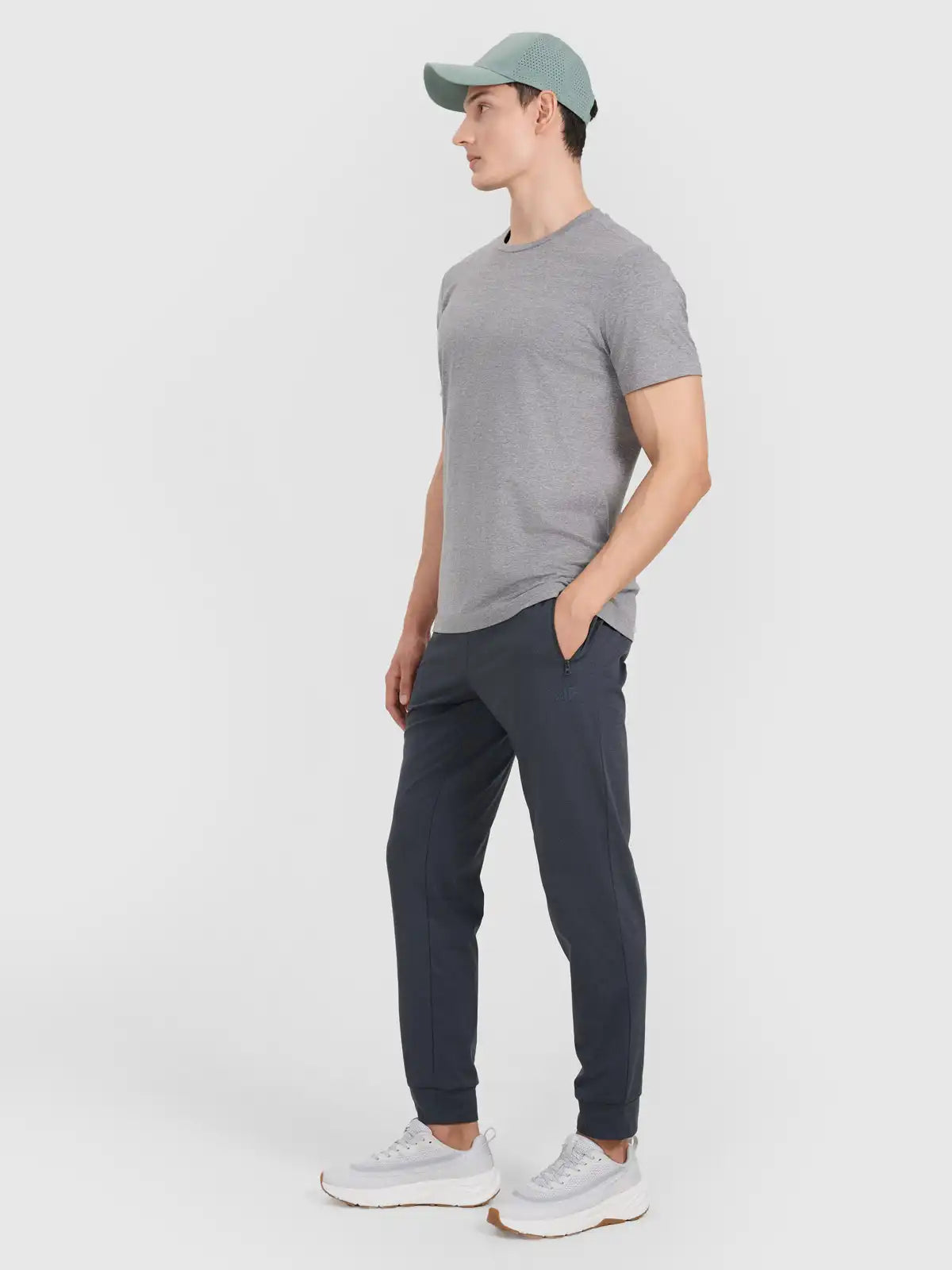 Мужские спортивные штаны 4F M1067 4FWMM00TFTRM1067 anthracite melange